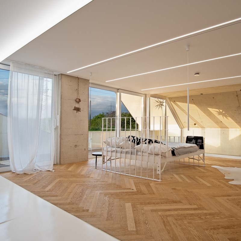 Modernes Schlafzimmer mit LED Lichtlinien