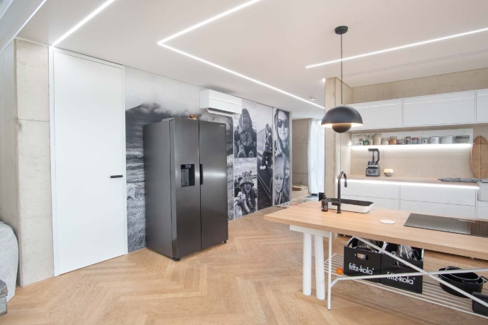 Moderne Küche mit LED Lichtlinienecke