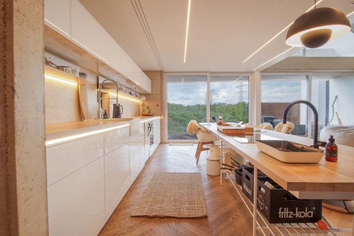 Moderne Küche mit LED Lichtlinien
